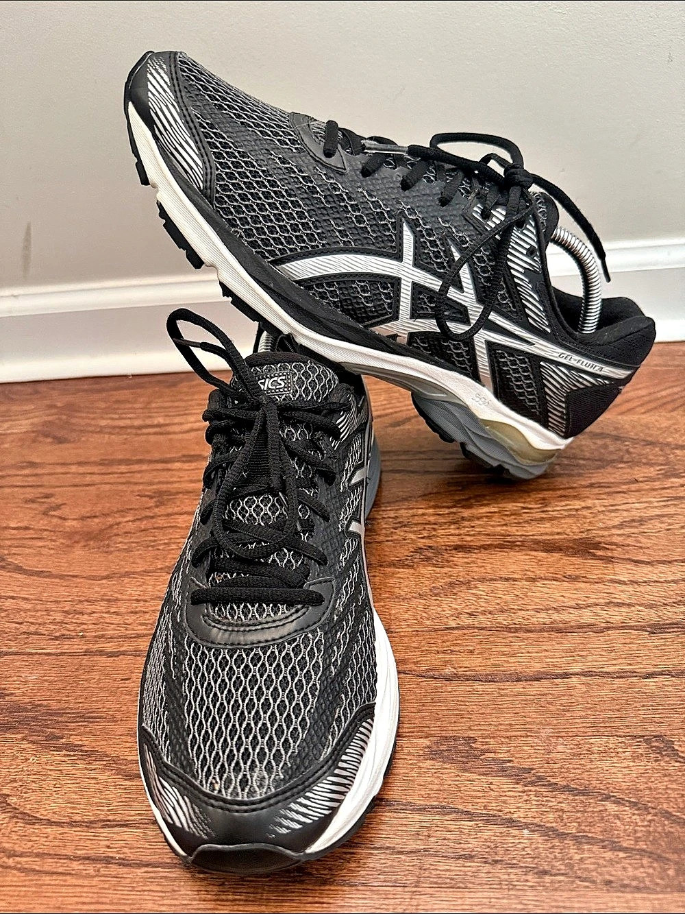 ASICS GEL-Flux 4 Women's Black & White Athletic Shoes